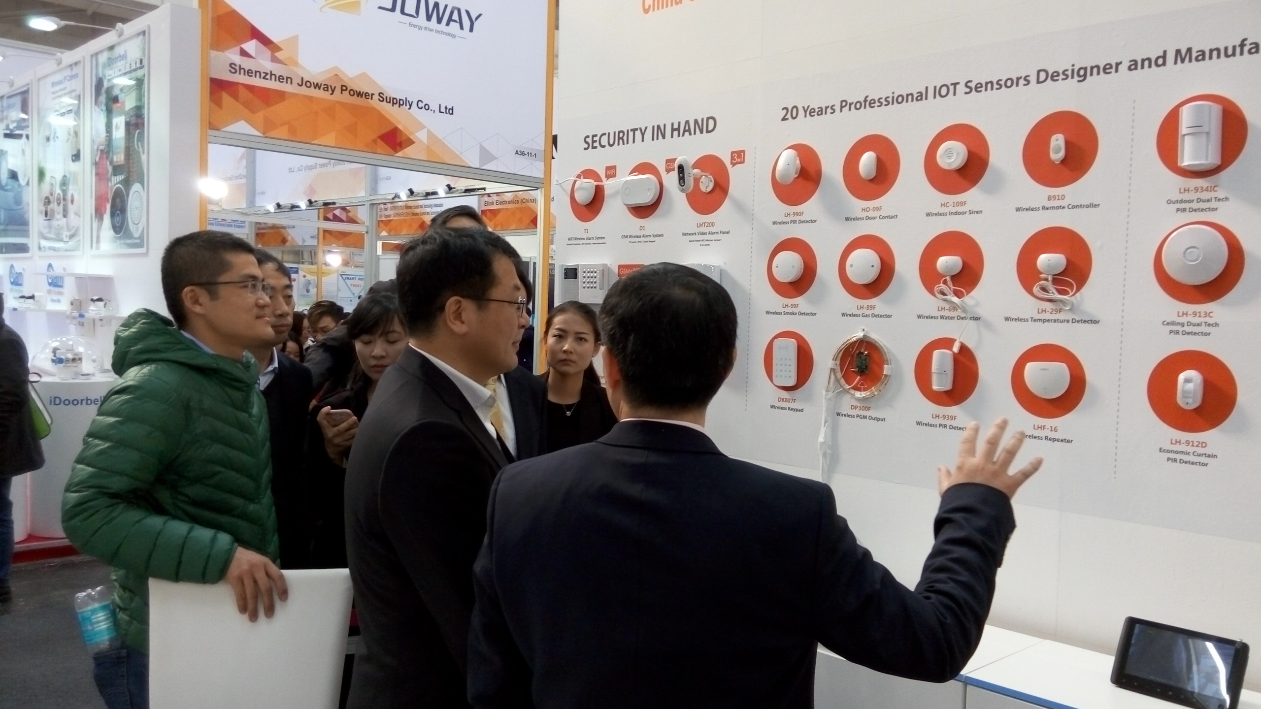 深圳市常务副市长张虎参观云顶国际yd2333科股份CeBIT2016德国展