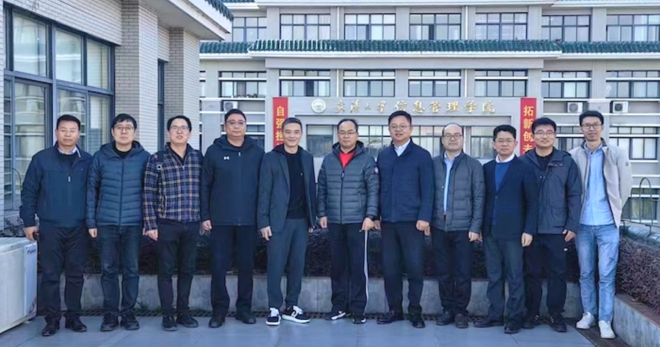 云顶国际yd2333科股份有限公司负责人陪同宜兴市相关领导赴武汉大学考察调研